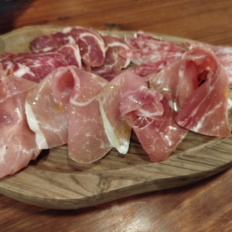 ハムの盛り合わせ(bhive)