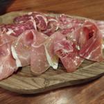 ハムの盛り合わせ(bhive)