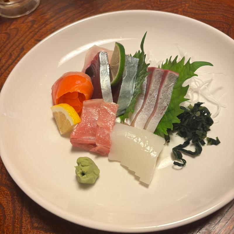 刺身の盛り合わせ(お食事処華 )