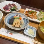 鰹のタタキ付き生姜焼き定食