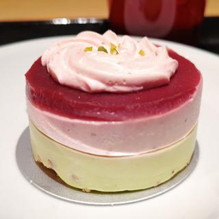 ストロベリービスタチオチーズケーキ