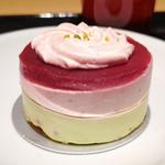 ストロベリービスタチオチーズケーキ(DEAN & DELUCA カフェ コレットマーレみなとみらい)