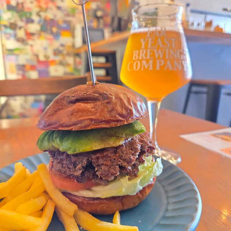 アボカドバーガー(Burgers&Beers Far Yeast)