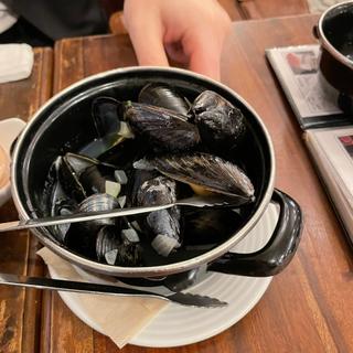 ムール貝のヒューガルデン蒸(ベルジアンビア・カフェ アントワープ セントラル （Belgian Beer CafeAntwerp Central）)