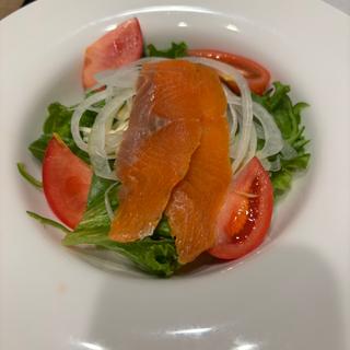 虹鱒の燻製サラダ(手白澤温泉 )