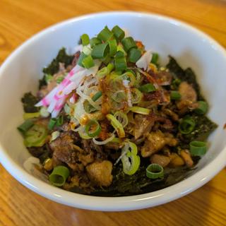 限定丼(ラー油とのりと炙りチャーシューとそれからごはん)(荘内麺場 九九七)