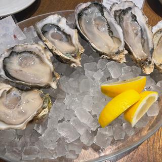 生牡蠣(オイスターバー＆レストラン オストレア銀座コリドー通り店 Ostrea oyster bar & restaurant)