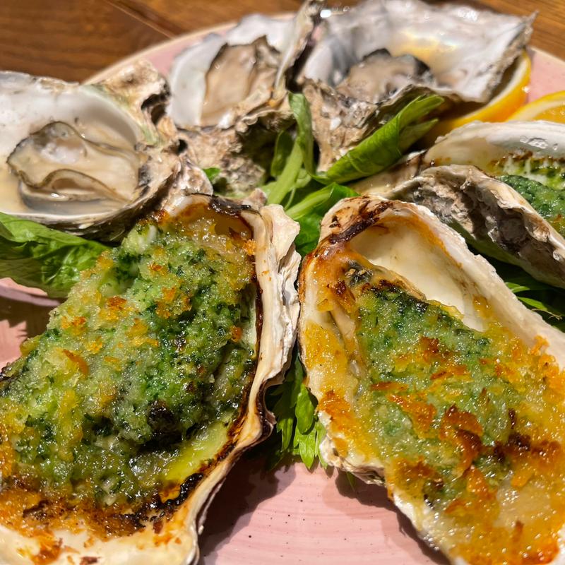 焼き牡蠣・牡蠣のガーリックバター焼き(オイスターバー＆レストラン オストレア銀座コリドー通り店 Ostrea oyster bar & restaurant)