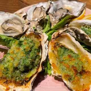 焼き牡蠣・牡蠣のガーリックバター焼き(オイスターバー＆レストラン オストレア銀座コリドー通り店 Ostrea oyster bar & restaurant)