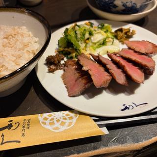 牛たん極定食〈3枚6切〉(牛たん炭焼 利久 西口本店)