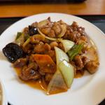 鶏肉の黒胡椒炒め定食(龍騰酒場)