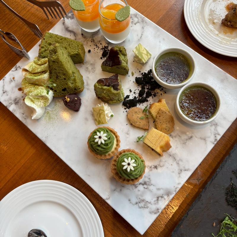 (オン ア ターブル on A TABLE)