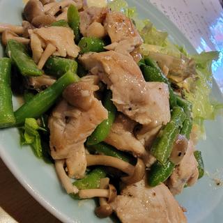 まぐろとシメジのバターソテー定食(鉄火屋)