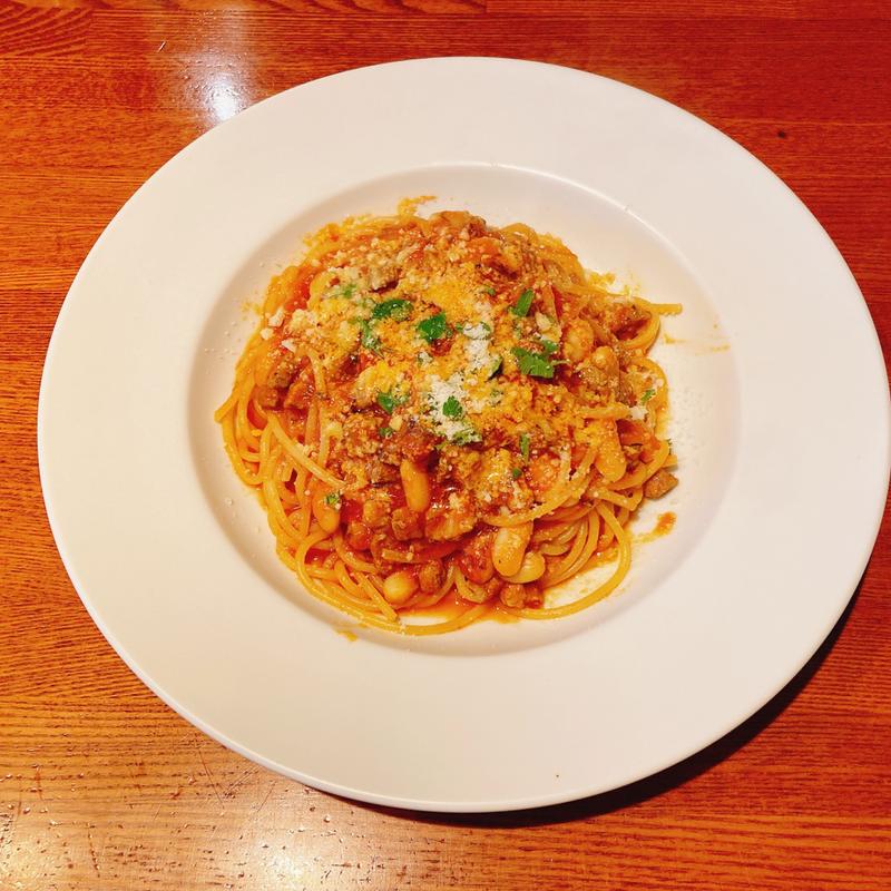 香り豚と香り、豚と白インゲン豆のラグー　トマトソーススパゲティー(オステリアバートニー)