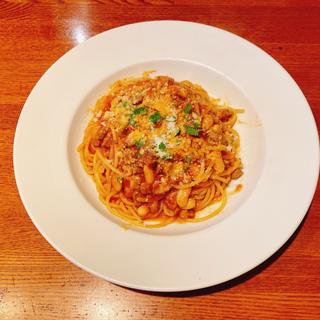 香り豚と香り、豚と白インゲン豆のラグー　トマトソーススパゲティー(オステリアバートニー)