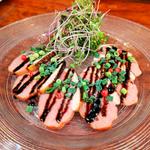 鴨のスモークの炙り  バルサミコソース(横浜ワインバル 青木酒店 本店)