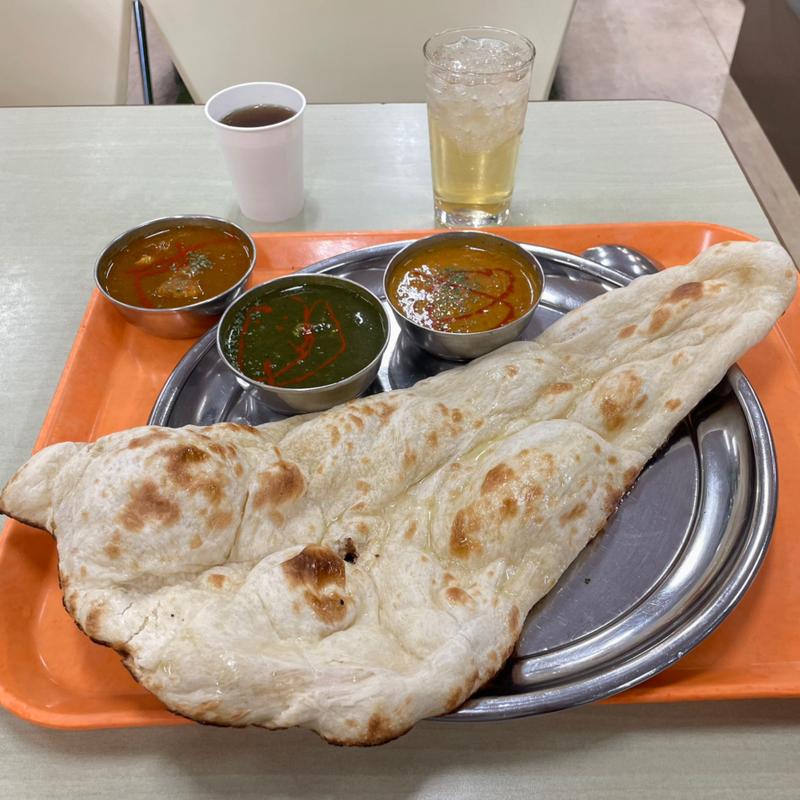 カレー3品+ナン+ミニソフト ドリンク付き(ロイヤルカリー 三郷店)