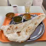 カレー3品＋ナン＋ミニソフト ドリンク付き