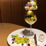 シャインマスカットパフェ(IGNITE カフェ&ダイニング)