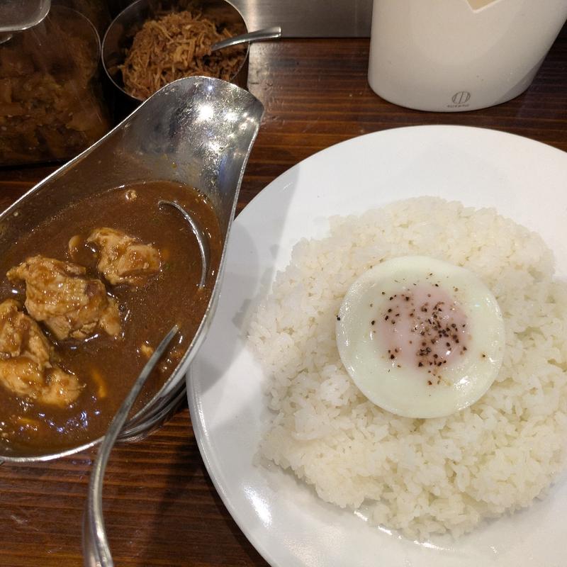 印度目玉焼きカレー(カリカル 新橋本店)