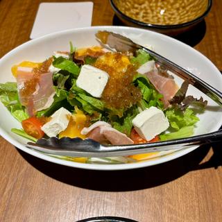 生ハムと柿のクリームチーズサラダ(いずも神在月 印)