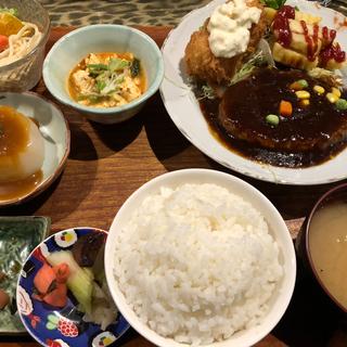 ﾊﾝﾊﾞｰｸﾞとｽﾞﾜｲ蟹ｸﾘｰﾑｺﾛｯｹ  (えちごやきゅーぴー)