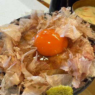 本節と鉄人の卵かけご飯(むしろ和食)