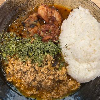 至福のチキンカレー＋鶏そぼろカレー(カレーノトリコ新橋出張所)