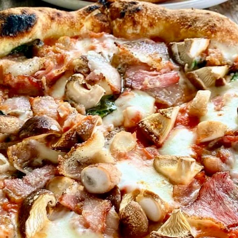 ベーコンと椎茸(ピッツェリア オーシャン)