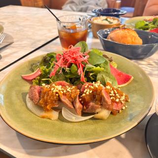 オニオンサラダステーキプレート(オーシャングッドテーブル向ヶ丘遊園)