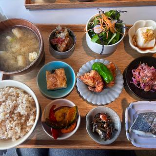 豆皿の定食(小春日和TOKYO)