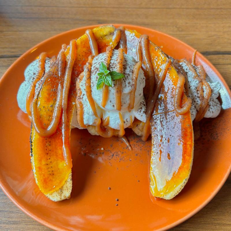 バナナとジェラートミルクの自家製キャラメルクロッフル(GELATO & CAFE YUMMY'S COFFEE)