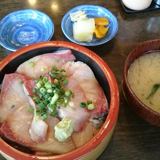 天然ぶり丼