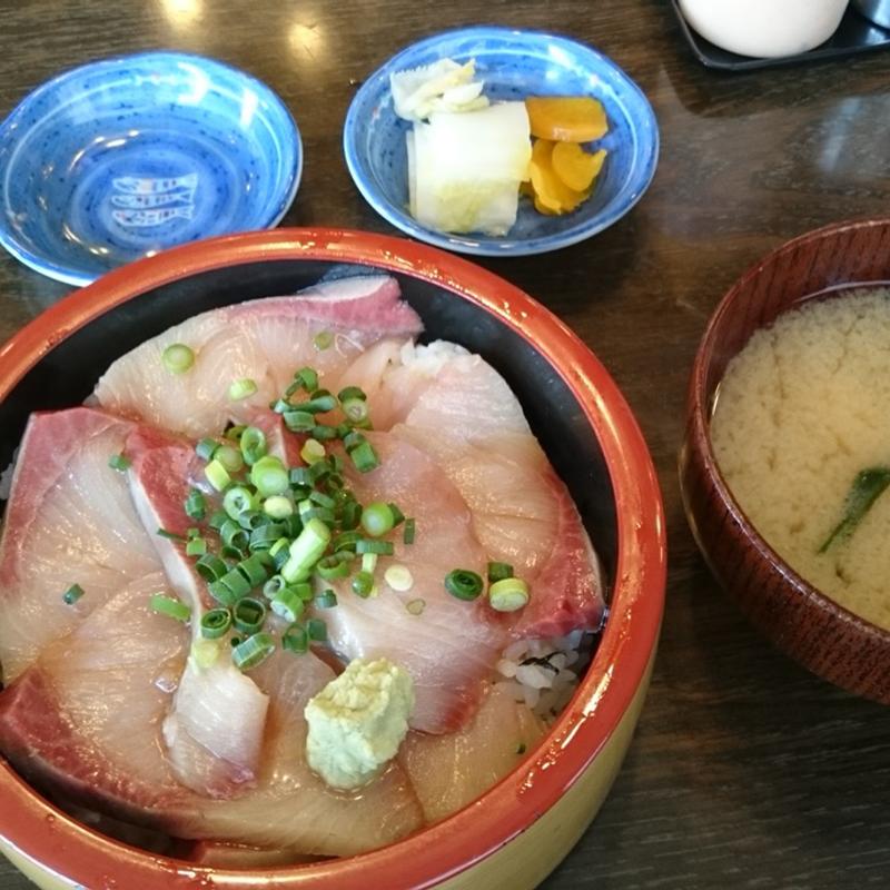 天然ぶり丼(京平寿司)