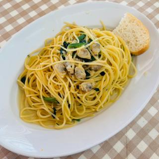 日替わりスパゲッティ（剝きあさりとほうれん草のバター醤油）(イタリア食堂 ミラネーゼ 池袋店)
