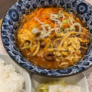 ユッケジャン麺(カンナム 中村橋店)
