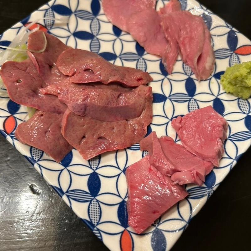 レバー刺し・タン刺し・ハツ刺し(もつ焼き てしまや)