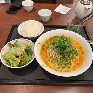 白胡麻坦々フォー日替りランチ(ベトナム フロッグ 汐留店 (VIETNAM FROG))