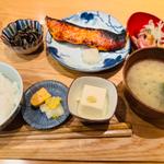 銀鮭の西京焼きお刺身小鉢付き