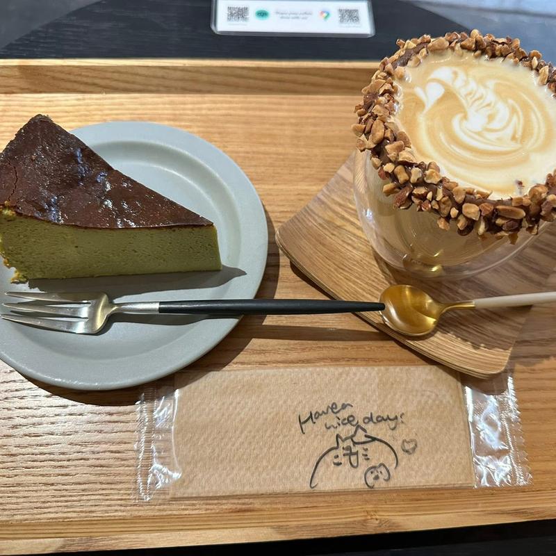 宇治抹茶バスクチーズケーキ チョコナッツラテ(SÖT COFFEE 京都七条)