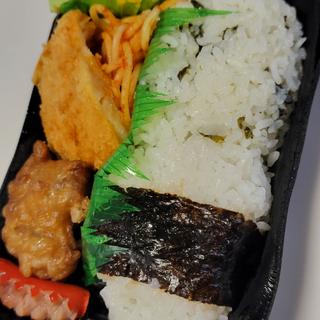 おむすびおかずセット(鮭・わかめ)(ビッグ・エー 高島平店)