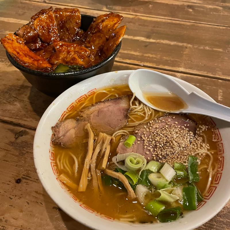 山家セット(とんこつ醤油らーめん＋豚丼)(ら～めん山家 札幌店 （やまや）)