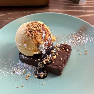 ダブルチョコレートテリーヌ(武相庵 Library & Hostel)