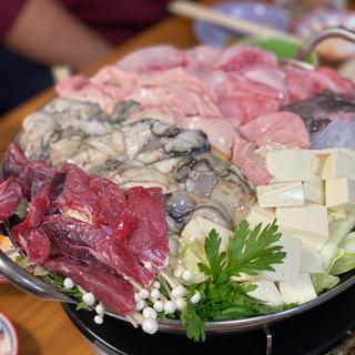 マグロ、あん肝、牡蠣、あんこう鍋(豊田屋 )