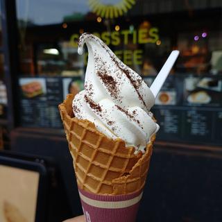〜コーヒー香る〜牛乳ソフトクリーム(5 CROSSTIES COFFEE 鎌倉)