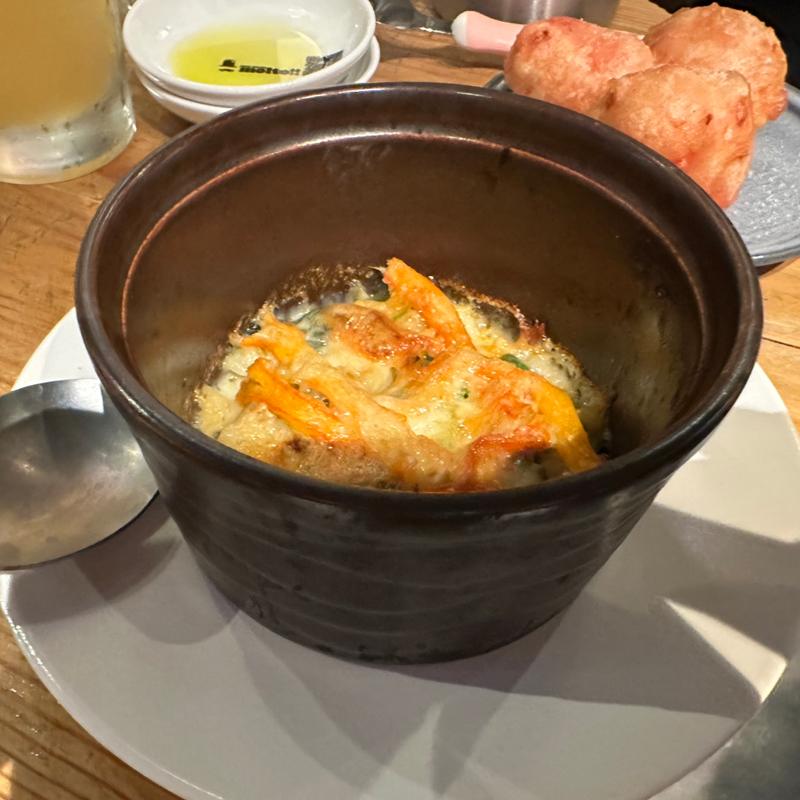 紅ズワイガニと春菊のペンネグラタン(BEER STAND molto!! 阪急三番街店)