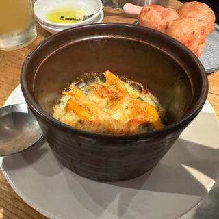 紅ズワイガニと春菊のペンネグラタン(BEER STAND molto!! 阪急三番街店)