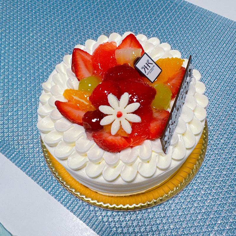 苺のホールケーキ(ケントハウス プリュス 阪急うめだ本店)