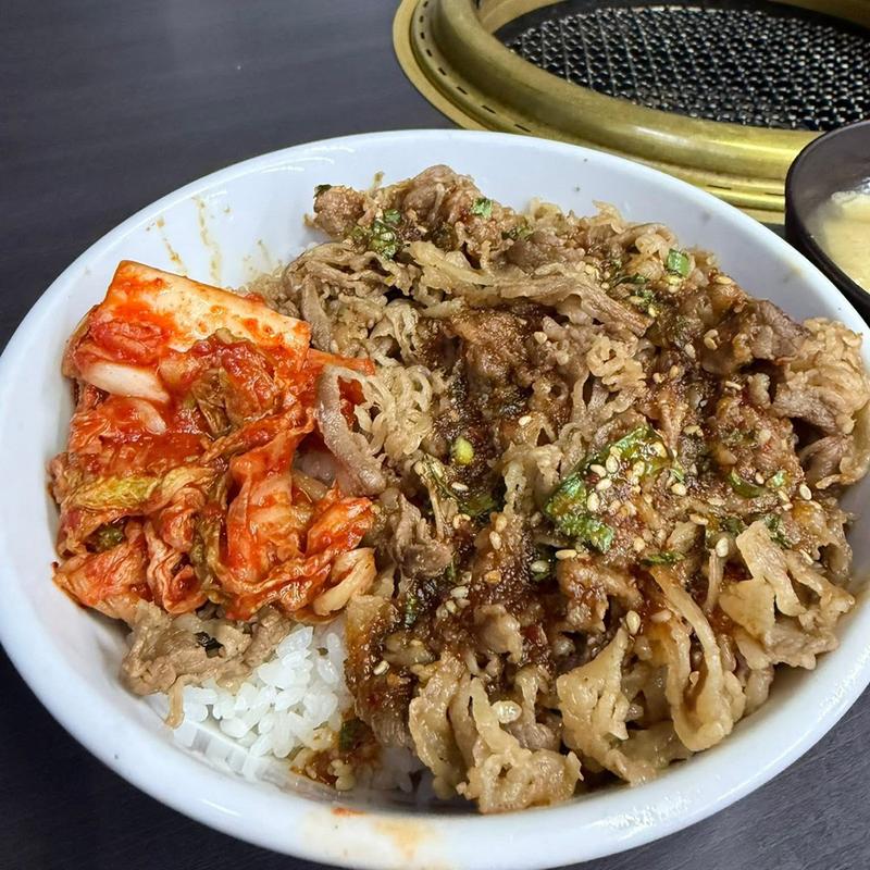 カルビ丼 中(焼肉 白頭山)