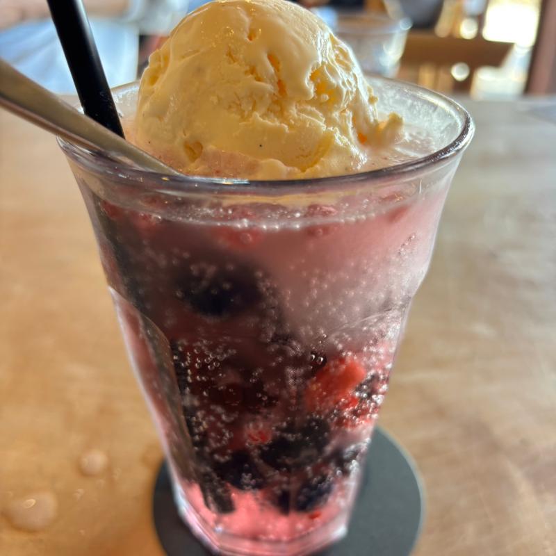 フルーツポンチクリームソーダ(杏Cafe)